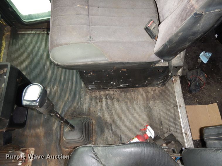 image for item DF6789 1996 Kenworth T800  semi truck