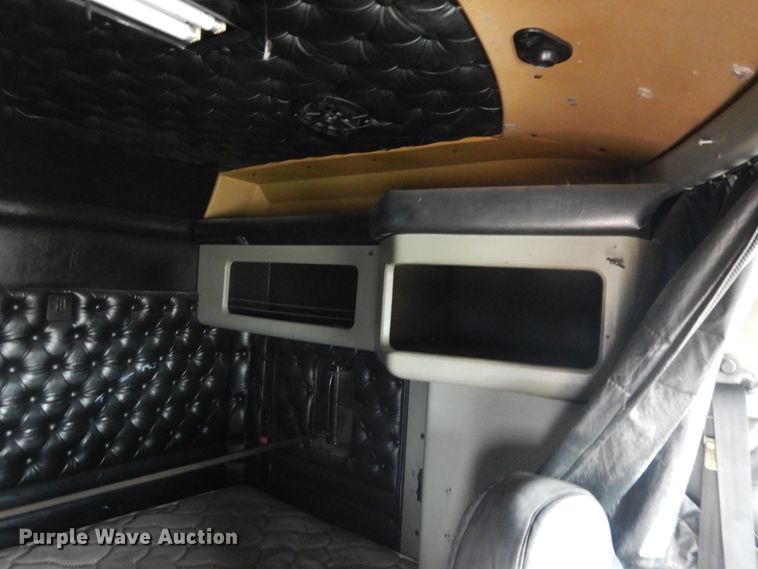 image for item DF6789 1996 Kenworth T800  semi truck