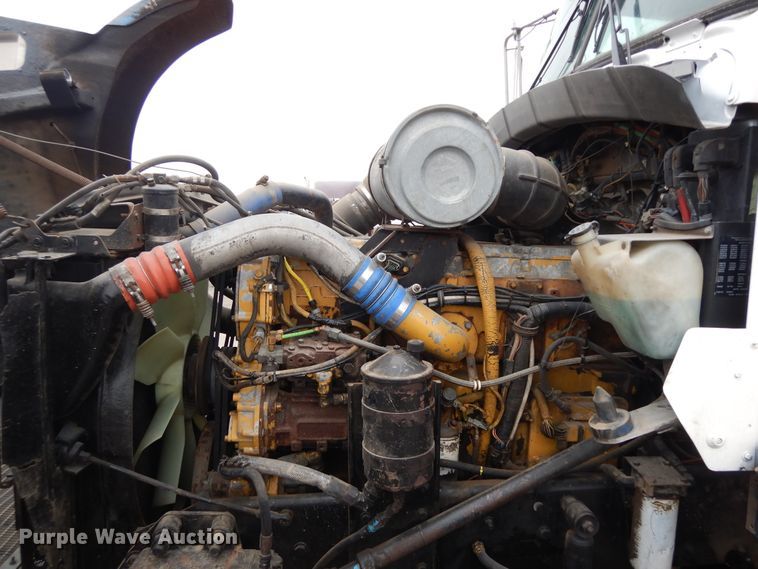 image for item DF6789 1996 Kenworth T800  semi truck