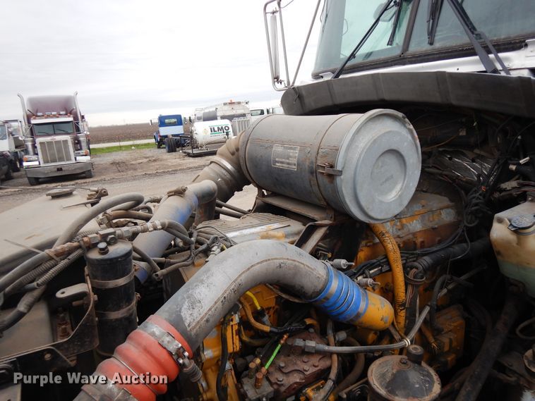 image for item DF6789 1996 Kenworth T800  semi truck