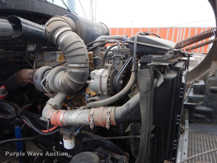 image for item DF6789 1996 Kenworth T800  semi truck