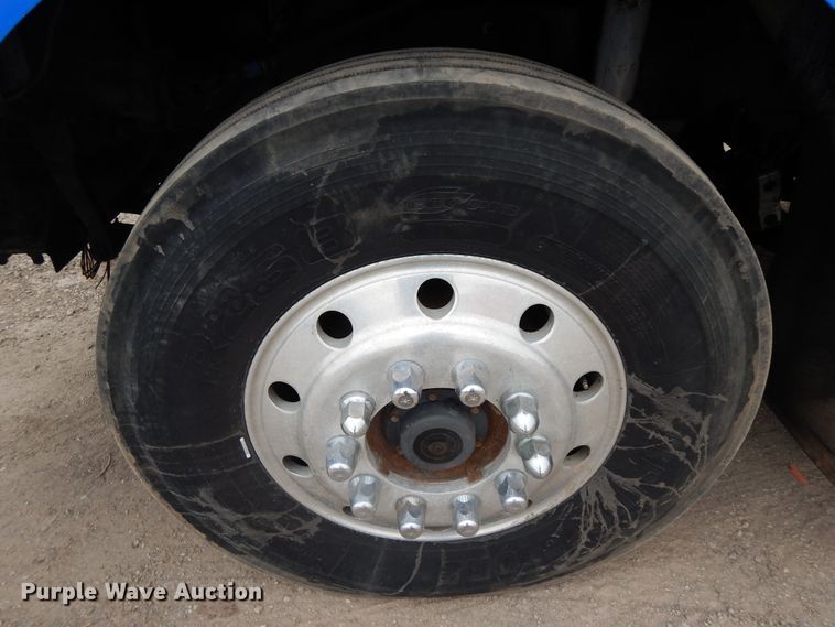 image for item DF6789 1996 Kenworth T800  semi truck