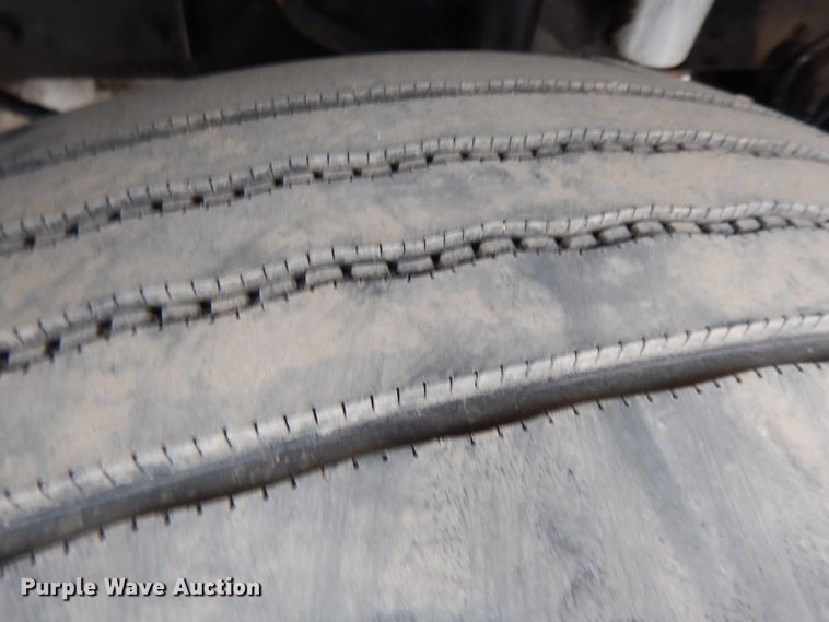 image for item DF6789 1996 Kenworth T800  semi truck