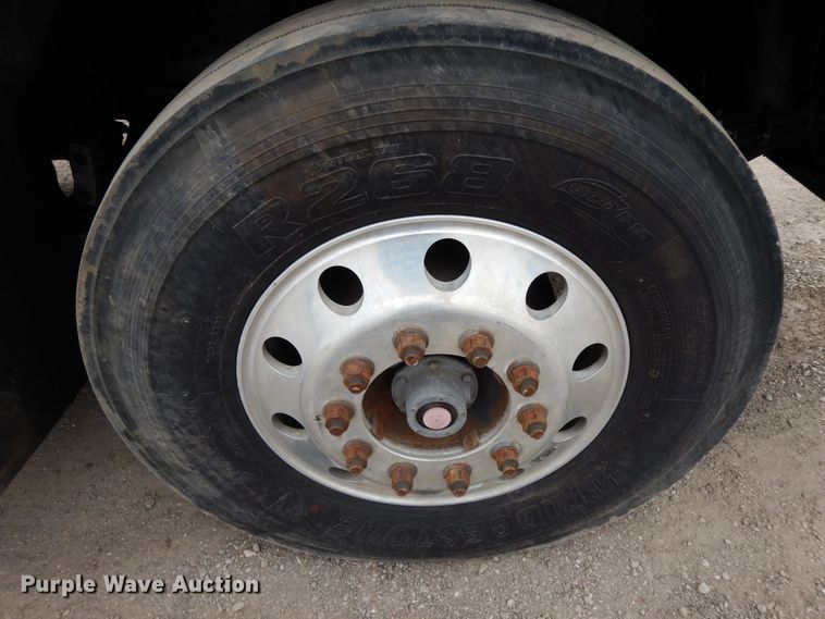 image for item DF6789 1996 Kenworth T800  semi truck