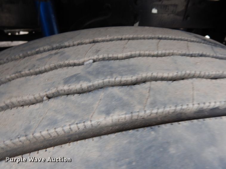 image for item DF6789 1996 Kenworth T800  semi truck