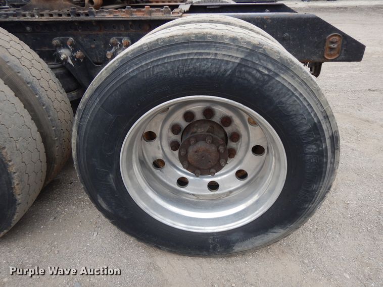 image for item DF6789 1996 Kenworth T800  semi truck