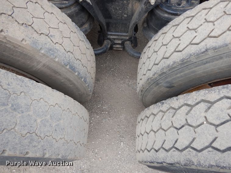 image for item DF6789 1996 Kenworth T800  semi truck