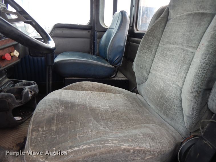 image for item DF6791 2003 Kenworth T800  semi truck