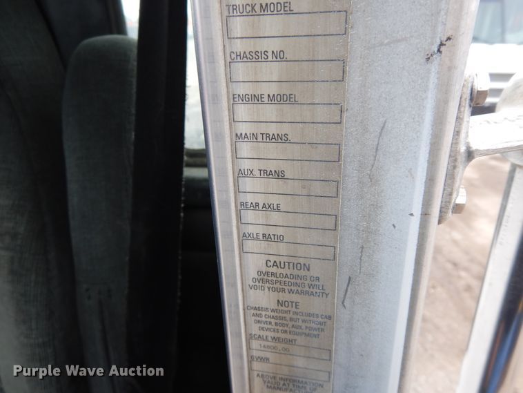 image for item DF6791 2003 Kenworth T800  semi truck