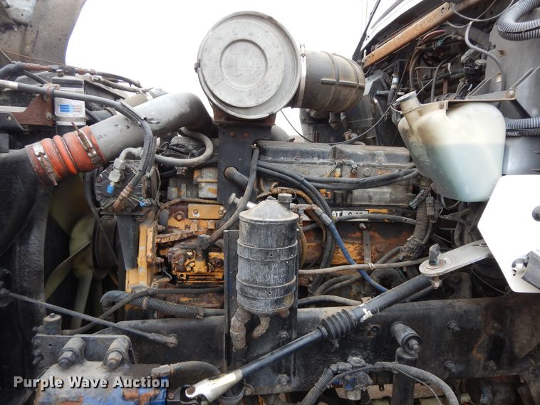 image for item DF6791 2003 Kenworth T800  semi truck