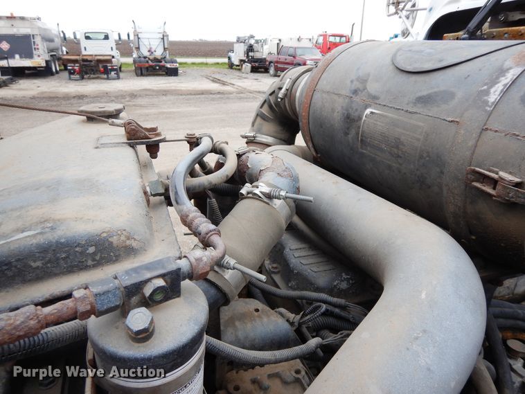 image for item DF6791 2003 Kenworth T800  semi truck