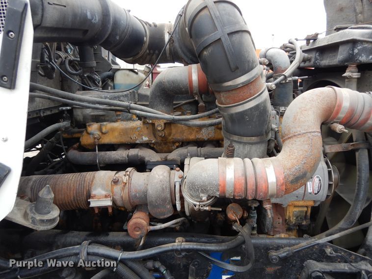 image for item DF6791 2003 Kenworth T800  semi truck