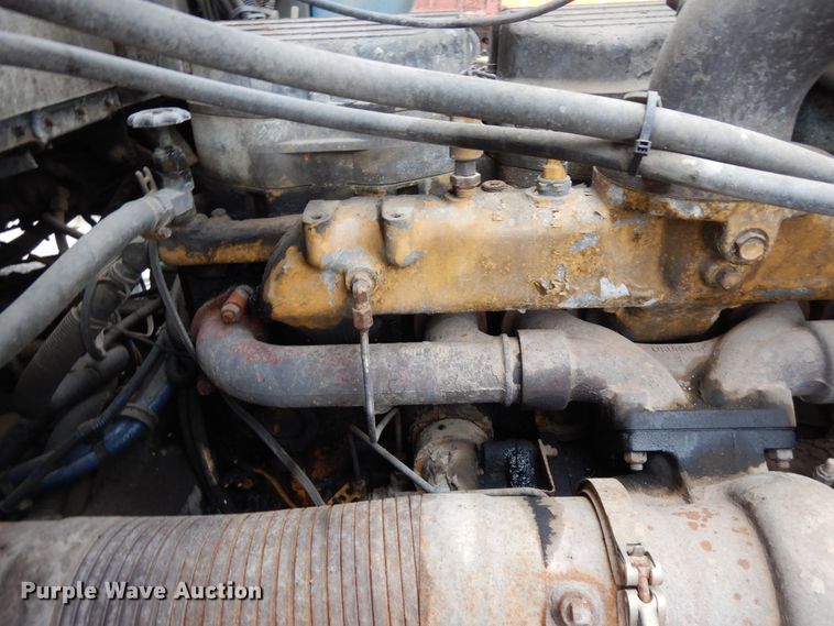 image for item DF6791 2003 Kenworth T800  semi truck