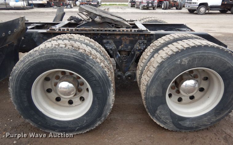 image for item DF6791 2003 Kenworth T800  semi truck