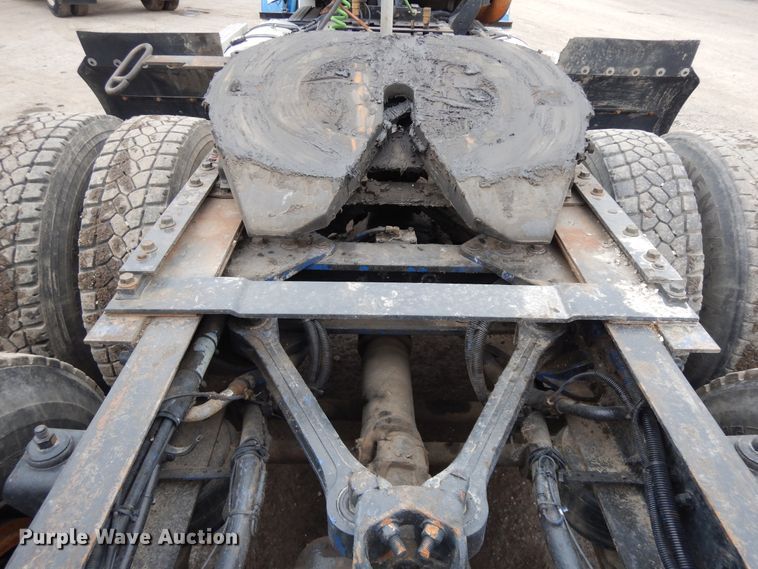 image for item DF6791 2003 Kenworth T800  semi truck