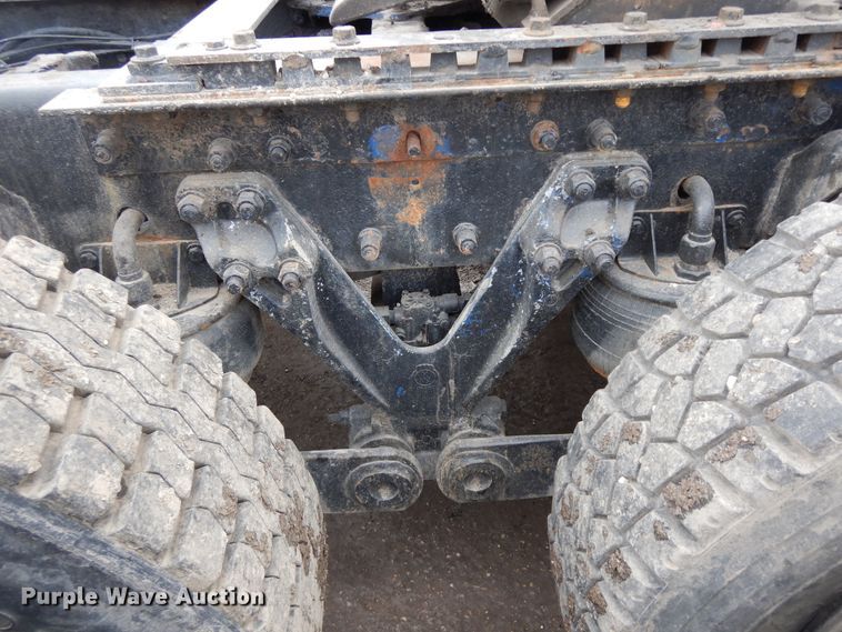 image for item DF6791 2003 Kenworth T800  semi truck