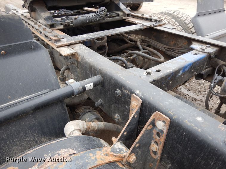 image for item DF6791 2003 Kenworth T800  semi truck