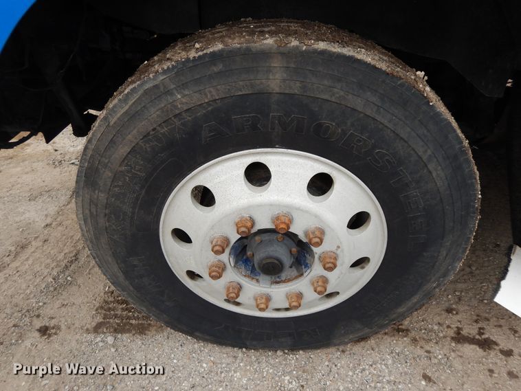 image for item DF6791 2003 Kenworth T800  semi truck