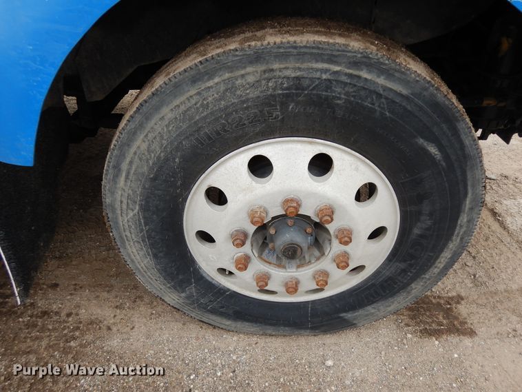 image for item DF6791 2003 Kenworth T800  semi truck