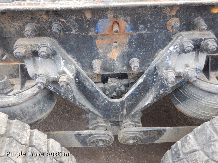 image for item DF6791 2003 Kenworth T800  semi truck