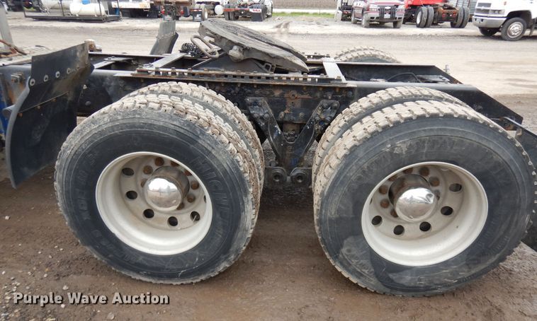 image for item DF6791 2003 Kenworth T800  semi truck