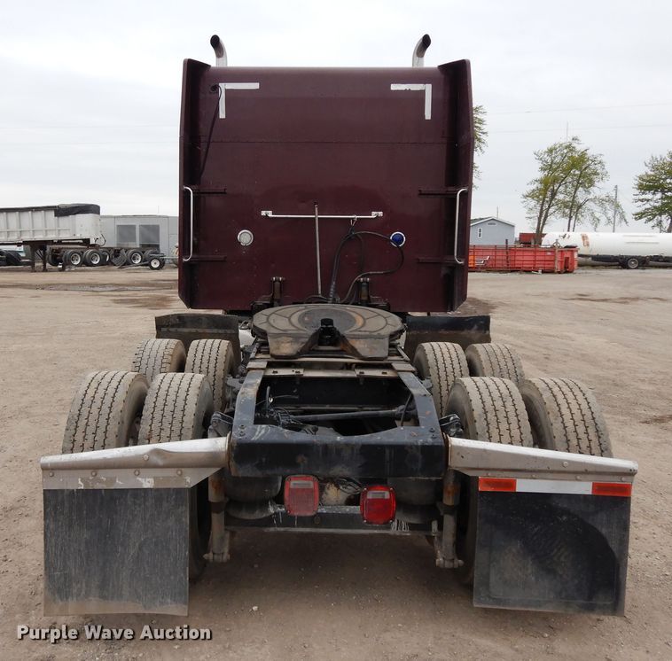 image for item DF6792 2005 Peterbilt 379  semi truck