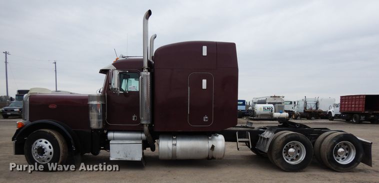 image for item DF6792 2005 Peterbilt 379  semi truck