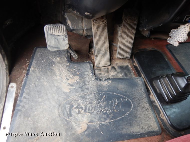 image for item DF6792 2005 Peterbilt 379  semi truck