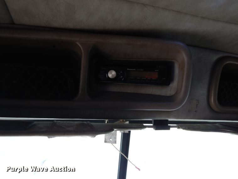 image for item DF6792 2005 Peterbilt 379  semi truck