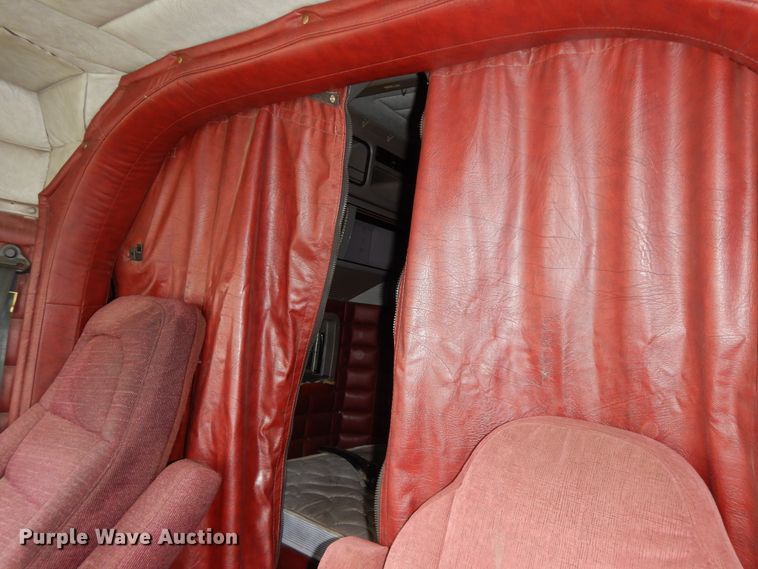 image for item DF6792 2005 Peterbilt 379  semi truck