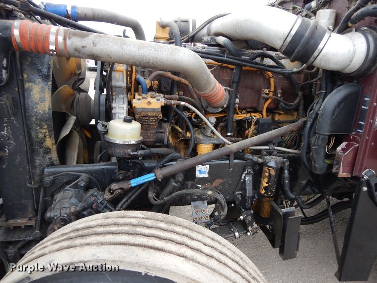 image for item DF6792 2005 Peterbilt 379  semi truck