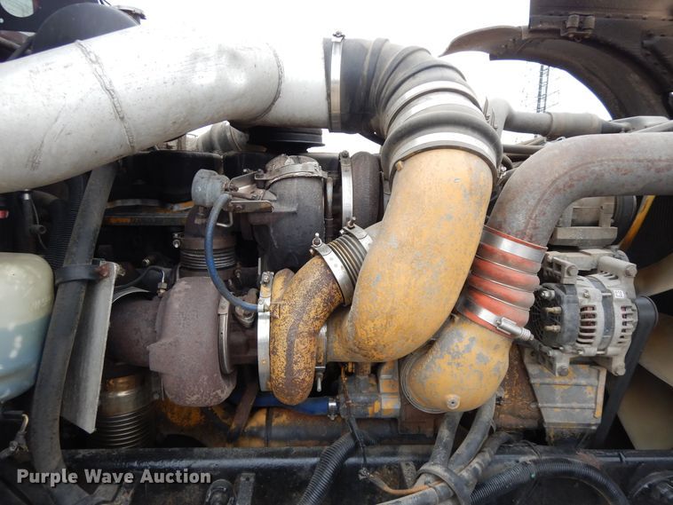 image for item DF6792 2005 Peterbilt 379  semi truck