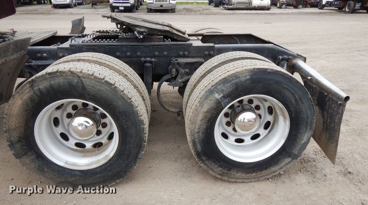 image for item DF6792 2005 Peterbilt 379  semi truck