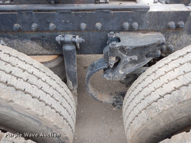 image for item DF6792 2005 Peterbilt 379  semi truck