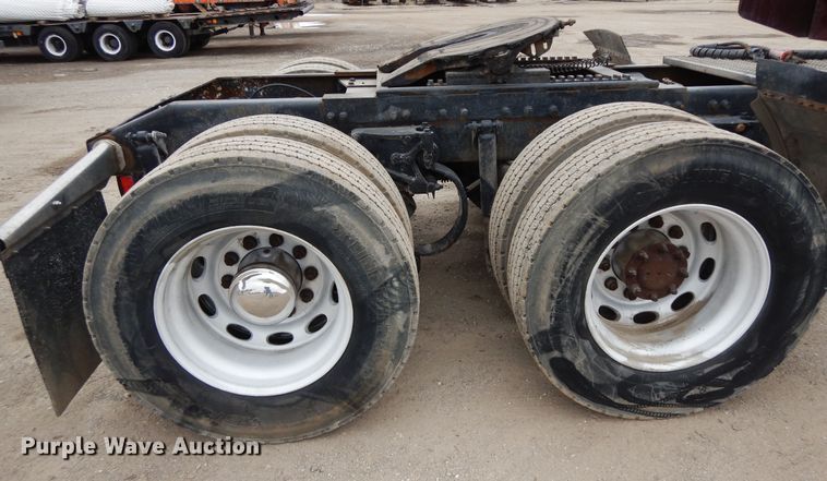 image for item DF6792 2005 Peterbilt 379  semi truck