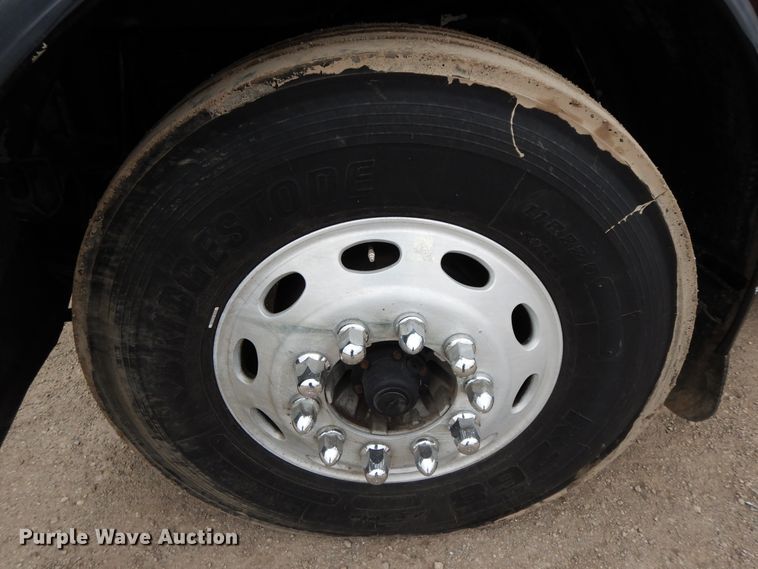 image for item DF6792 2005 Peterbilt 379  semi truck