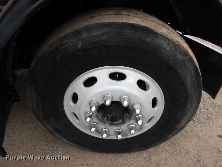 image for item DF6792 2005 Peterbilt 379  semi truck