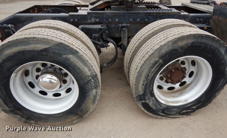 image for item DF6792 2005 Peterbilt 379  semi truck