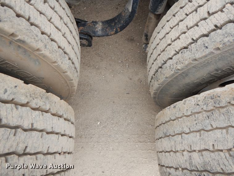 image for item DF6792 2005 Peterbilt 379  semi truck