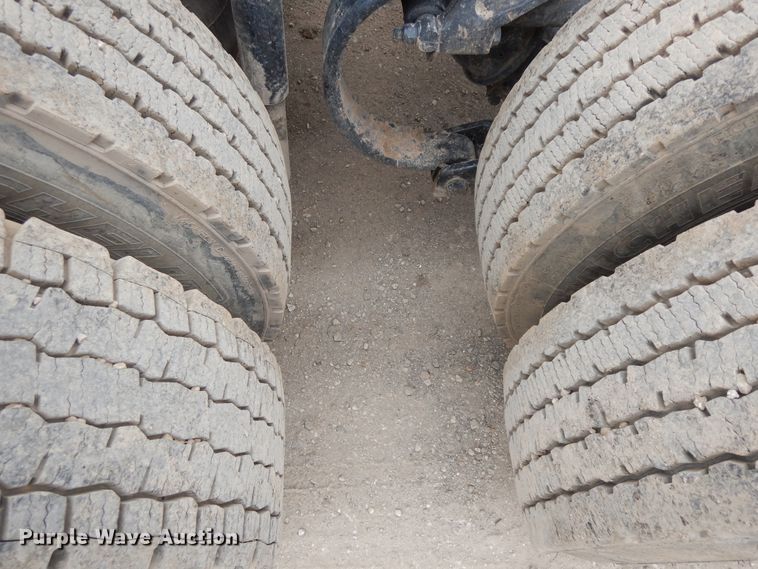 image for item DF6792 2005 Peterbilt 379  semi truck