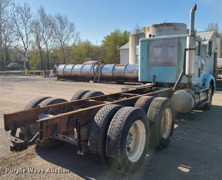 image for item DH5920 1990 International 9400  truck cab and chassis