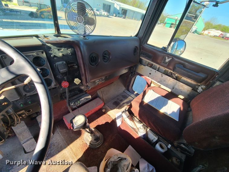 image for item DH5920 1990 International 9400  truck cab and chassis