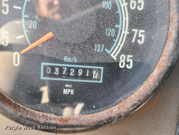 image for item DH5920 1990 International 9400  truck cab and chassis