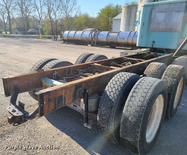 image for item DH5920 1990 International 9400  truck cab and chassis