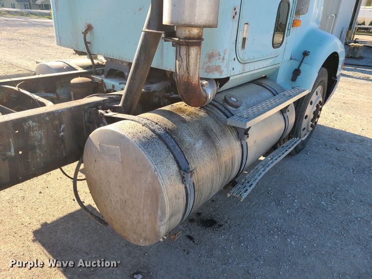 image for item DH5920 1990 International 9400  truck cab and chassis