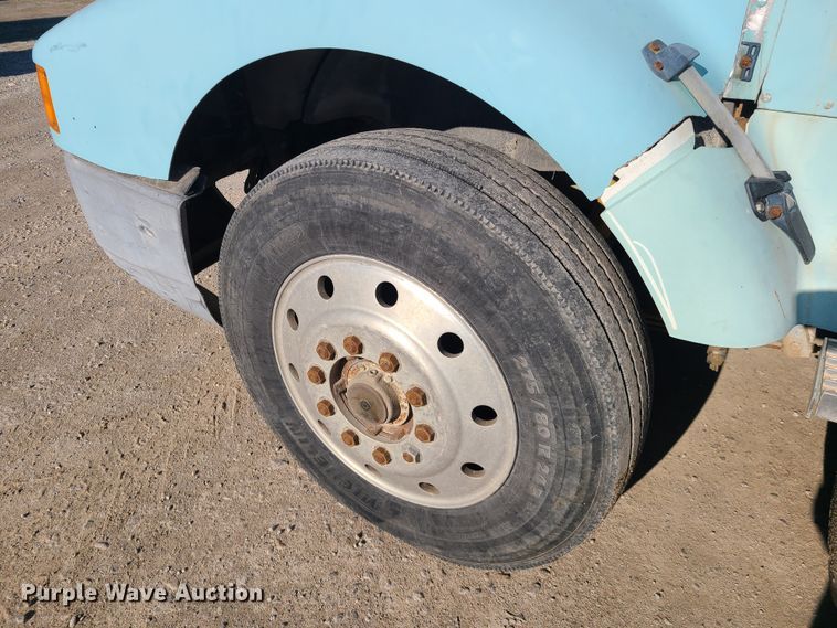 image for item DH5920 1990 International 9400  truck cab and chassis