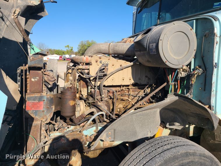 image for item DH5920 1990 International 9400  truck cab and chassis