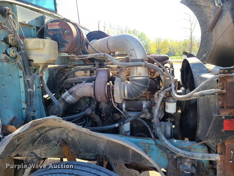 image for item DH5920 1990 International 9400  truck cab and chassis