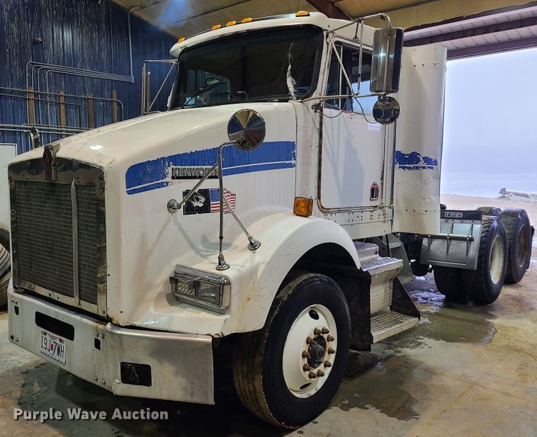 image for item DH5922 1998 Kenworth T800  semi truck