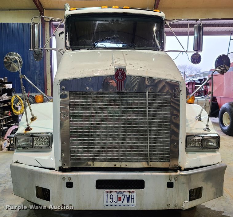 image for item DH5922 1998 Kenworth T800  semi truck